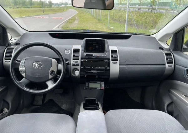 Toyota Prius cena 23500 przebieg: 334000, rok produkcji 2006 z Warszawa małe 137